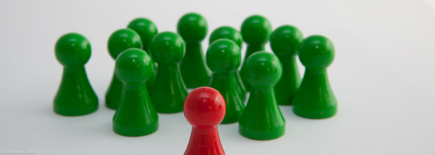 Spielfiguren zur Darstellung einer Szene