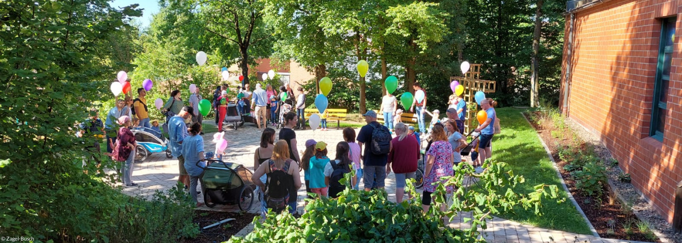Gottesdienst auf dem Kirchplatz der Lutherkirche